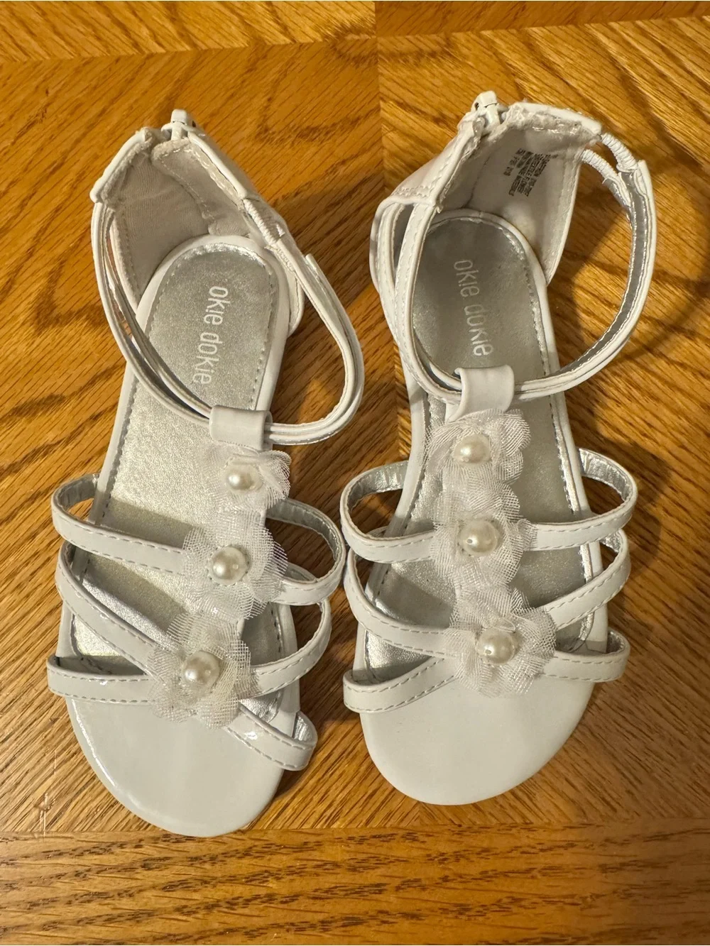 Okie Dokie White Girls' Strappy Pearl Flower Sandals - Kids Shoes